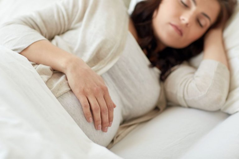 Come dormire bene in gravidanza e dopo la nascita del bambino
